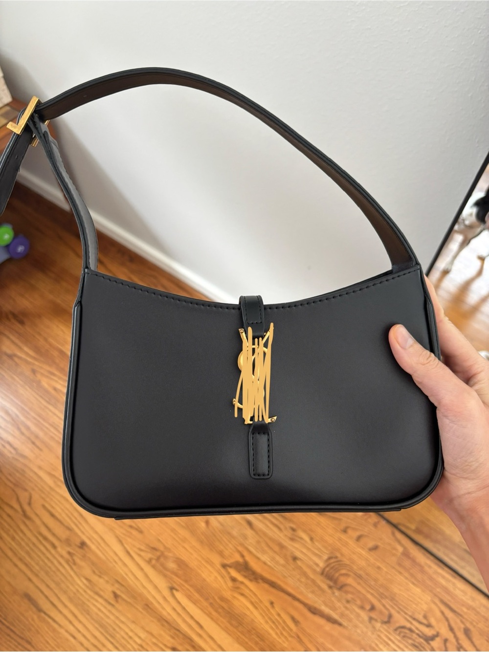 Classic Black Designer Shoulder Bag with Gold Accent - Picture 6 of 8